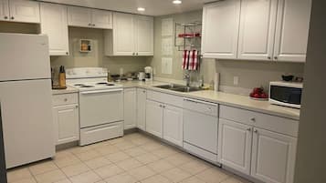 Réfrigérateur, cafetiÚre/bouilloire