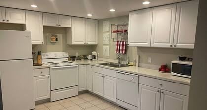 *Sunland Estates* Cozy quiet home