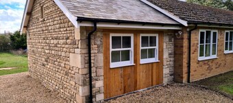 Elderflower Cottage, fresh countryside bungalow 1.5 miles from historic Stamford