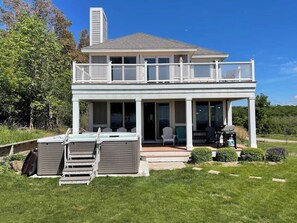 Exterior - 12 Person Hot Tub Overlooking Lake Michigan (Pentwater)