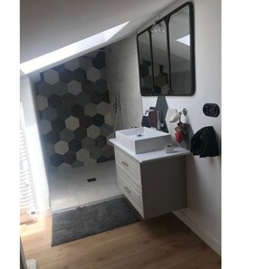 Baignoire, serviettes fournies