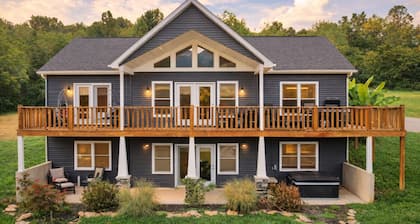 Serenity on Siverly: Saltwater pool and amazing view