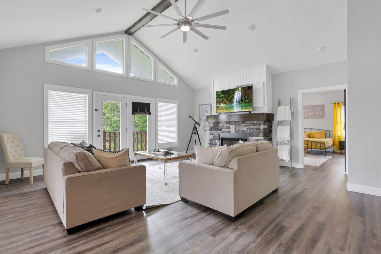 Smart TV, caminetto, tavolo da calcetto