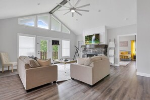 智能电视、壁炉、桌上足球