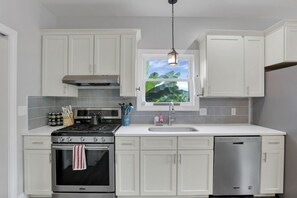 冰箱、微波炉、烤箱、炉灶