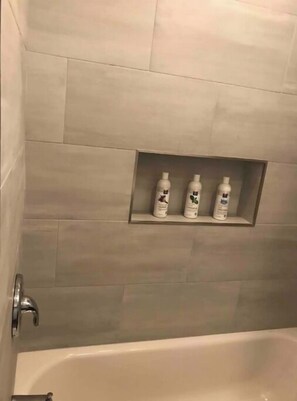 Combined shower/bathtub, hair dryer, towels, soap
