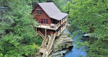 Private River Front Cabin! Trout Fishing in the beautiful Little Pigeon River.