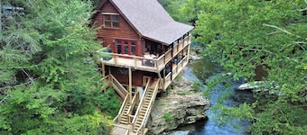 Private River Front Cabin! Trout Fishing in the beautiful Little Pigeon River.