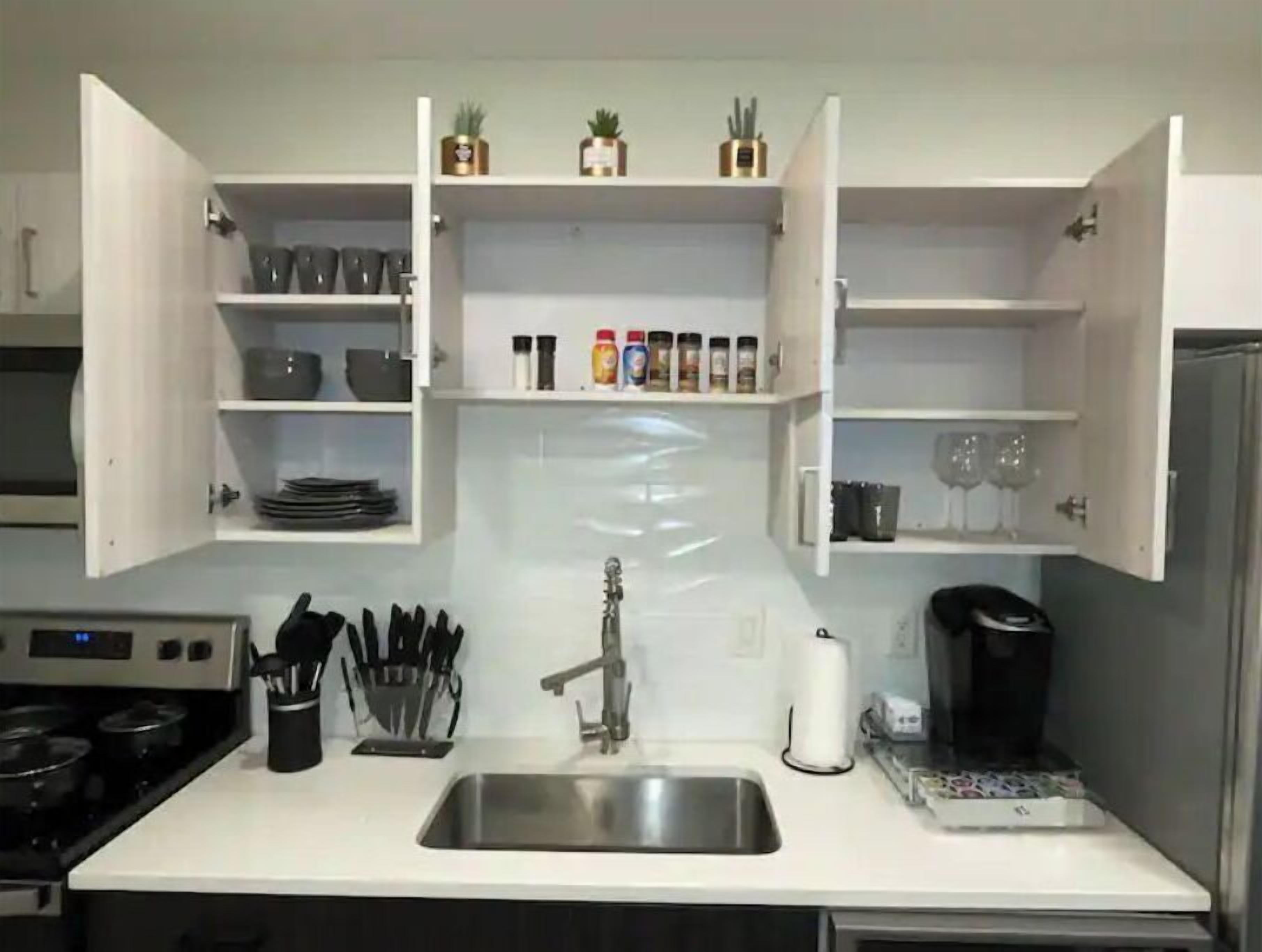 Réfrigérateur, micro-ondes, four, lave-vaisselle