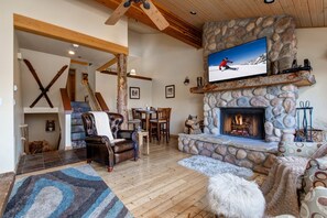 Smart TV, fireplace