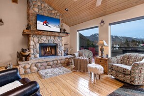 Interior - Luxery Mountain Townhome, Year-Round Recreation + Private Sauna! (Park City)
