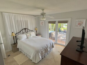 3 間睡房、書桌、熨斗/熨衫板、可攜式嬰兒床