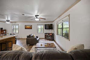 TV, fireplace - Deer Crossing Cabin Cabin in heart of Hochatown, 259, Broken Bow Lake (Broken Bow)