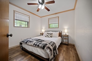 2 bedrooms - Deer Crossing Cabin Cabin in heart of Hochatown, 259, Broken Bow Lake (Broken Bow)