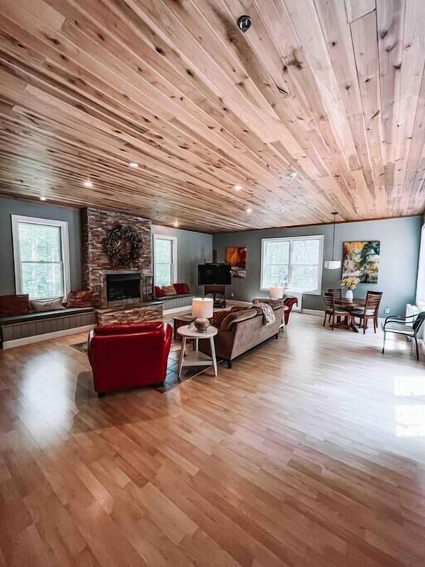 TV, fireplace, offices