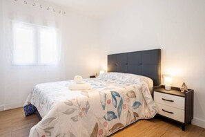 5 bedrooms, iron/ironing board, free WiFi, bed sheets