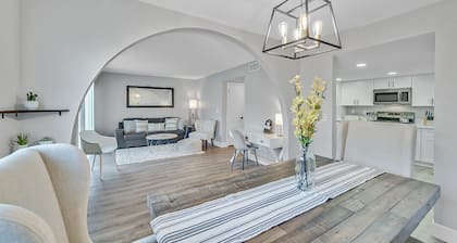 Henderson Townhome Approx. 15-20 min to the Las Vegas Strip