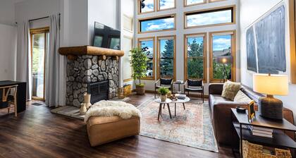 All Seasons Retreat- 2BR+Loft 3BA-Upscale Design, Gorgeous Open Spaces