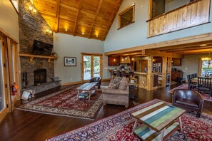 Smart TV, fireplace, video library, stereo