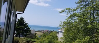 Great location on a 9 hole, golf course, short walk to the ocean.