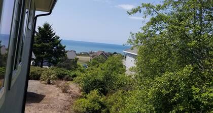 Great location on a 9 hole, golf course, short walk to the ocean.