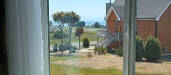 Great location on a 9 hole, golf course, short walk to the ocean.