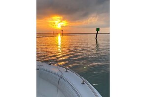 沙滩椅、沙滩毛巾