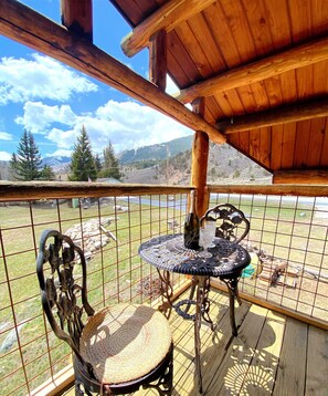 Outdoor dining - Log Cabin with Hot Tub Overlooking Rock Creek and Beartooth Mountains (Red Lodge)