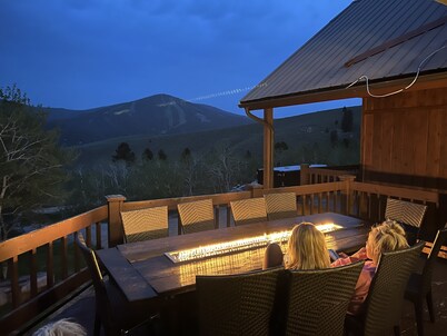 Cozy Large Cabin with hot tub and skiing and hot springs near by! Trails galore!