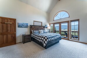 4 makuuhuonetta, vauvan matkasänky, ilmainen Wi-Fi, vuodevaatteet