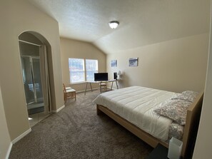 4 bedrooms, desk, iron/ironing board, travel cot