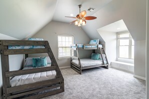 5 bedrooms, iron/ironing board, free WiFi, bed sheets