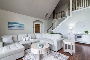 スマートテレビ、暖炉、DVD プレーヤー、ビデオライブラリ