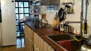 Réfrigérateur, four, plaque de cuisson