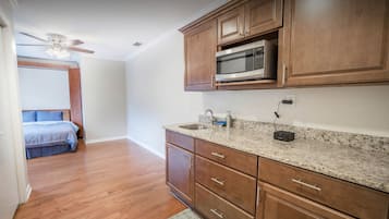 5 bedrooms, free WiFi, bed sheets