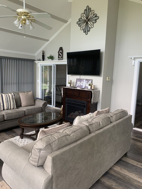 Téléviseur connecté, foyer