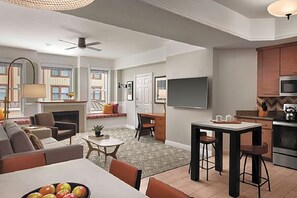 TV, fireplace - Marriott Summit Watch Park City, UT; 2-bedroom villa; sleeps up to 8 (Park City)
