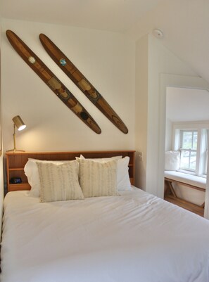 3 bedrooms, in-room safe, desk, iron/ironing board