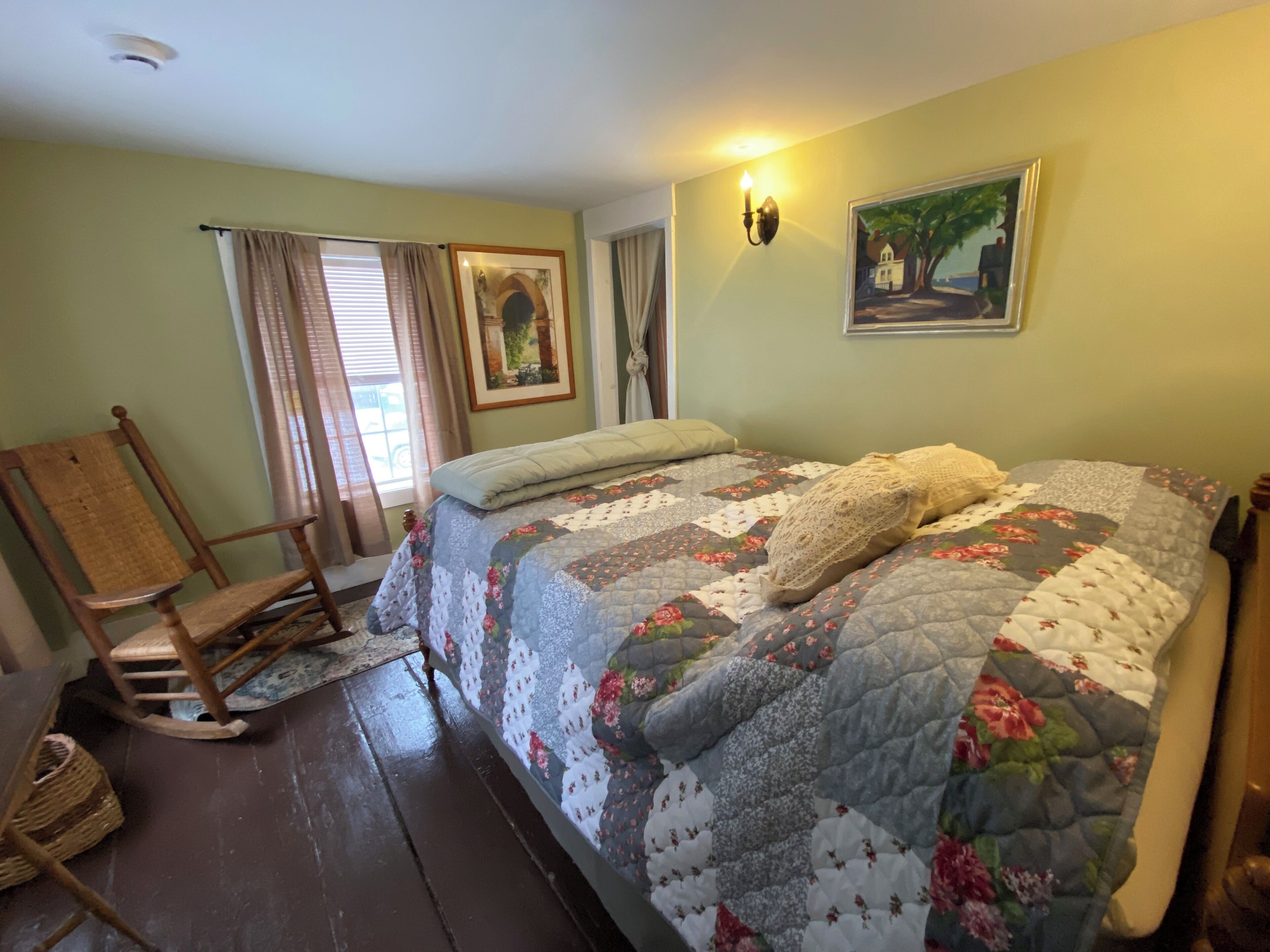 7 habitaciones, tabla de planchar con plancha, wifi y ropa de cama 