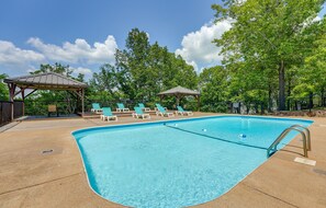 Pool - 2 Mi to Silver Dollar! Updated Branson West Condo (Branson West)