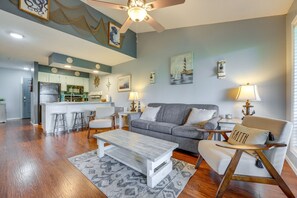TV, books - 2 Mi to Silver Dollar! Updated Branson West Condo (Branson West)