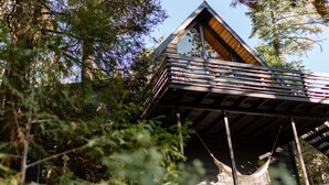 A wooden cabin with a balcony, surrounded by trees. - Come enjoy nature in our cabin !  (Idyllwild-Pine Cove)