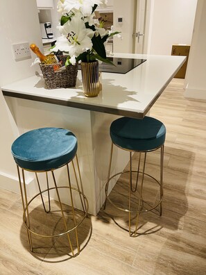 Dining - Escape London in London - 2 bed luxury apartment in lovely Wanstead (London)