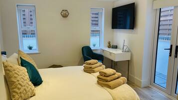 2 bedrooms, desk, iron/ironing board, travel cot