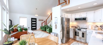 Cozy A-Frame. Fire pit. Dogs Welcome.