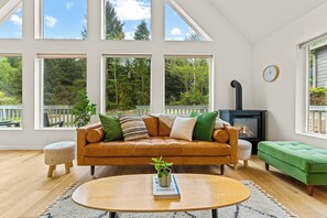 Smart TV, fireplace