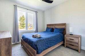 6 bedrooms, desk, free WiFi, bed sheets