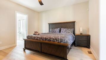 6 bedrooms, desk, free WiFi, bed sheets