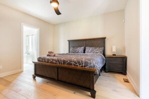 6 bedrooms, desk, free WiFi, bed sheets