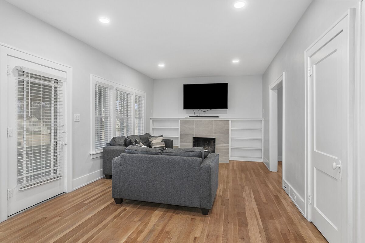 Smart TV, fireplace, foosball, books